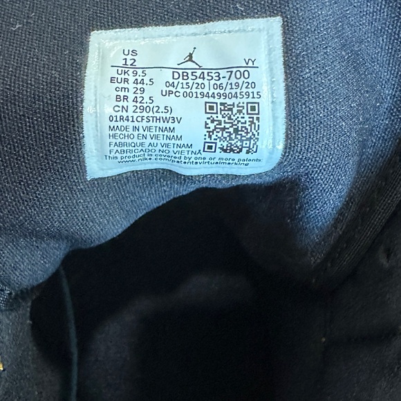 Jordan Women’s Black and Tan Sneakers - Picture 7 of 8